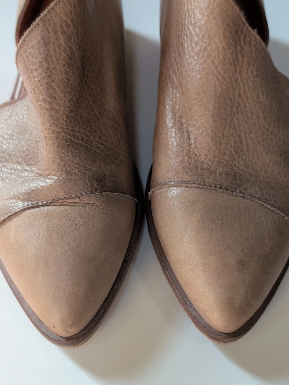 Free People, Royale, Tan D'Orsay Leather Flats. Size 8.5